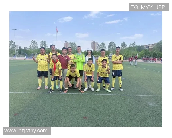 戴眼镜的足球明星们如何在绿茵场上展现风采与实力