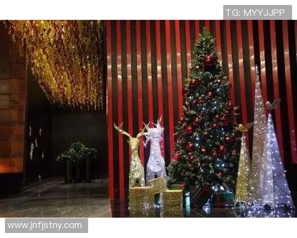 足球明星欢聚一堂共享圣诞大餐温馨时刻尽显节日魅力与团圆情怀